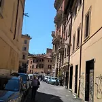 Around The Corner Colosseo 4* Róma
