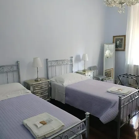 Around The Corner Colosseo 4*