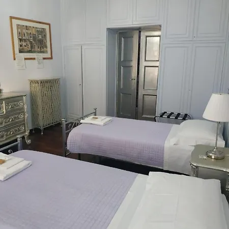 فندق مبيت وإفطار Around The Corner Colosseo روما