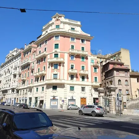 Around The Corner Colosseo 4* روما