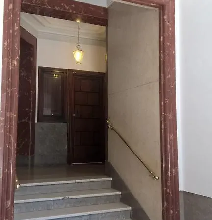 فندق مبيت وإفطار Around The Corner Colosseo 4*