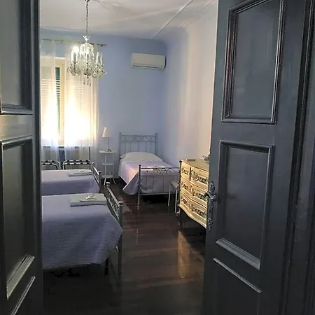 Around The Corner Colosseo B&B