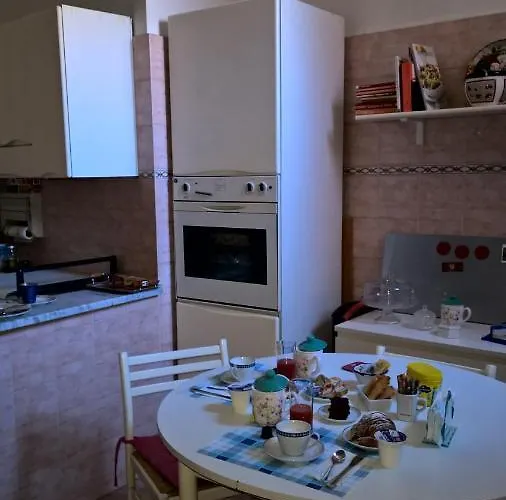 Around The Corner Colosseo 4*